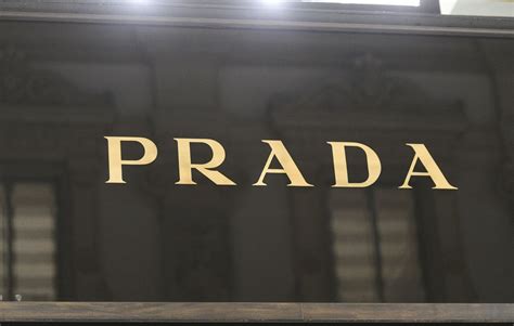 vendeur prada